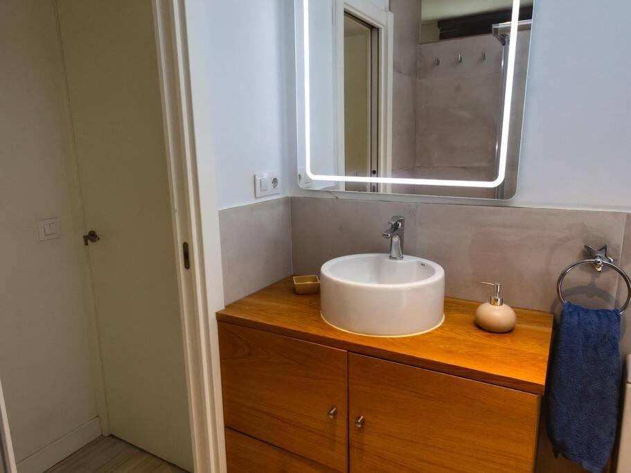 Alojamiento Cerca Del Estadio Santiago Bernabeu Apartamento